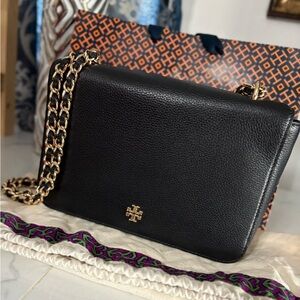Sleek Black Leather Crossbody Bag with Gold Chain